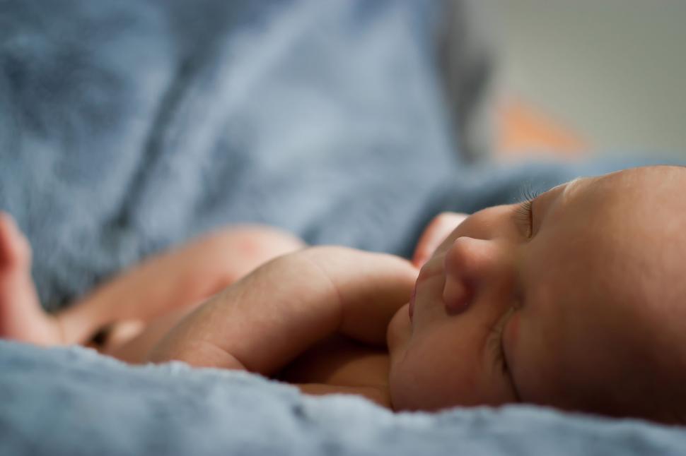 When Do Babies Outgrow Contact Naps? 6 Key Milestone!